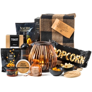 Kerstpakket woonaccessoires met luxe artikelen en snacks
